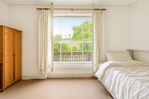 Studio to rent,  Pembridge Square, London W2