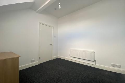 2 bedroom flat to rent, Southport PR8