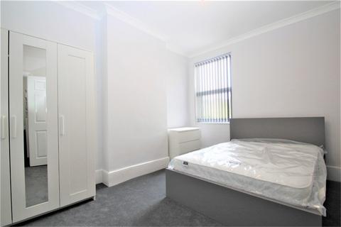 5 bedroom flat to rent, Cowley Road, UXBRIDGE, Greater London