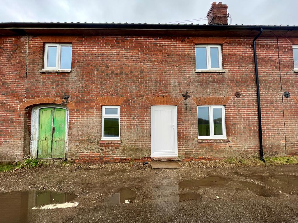 Hunts Corner, Banham NR16 2 bed terraced house to rent £775 pcm (£179 pw)