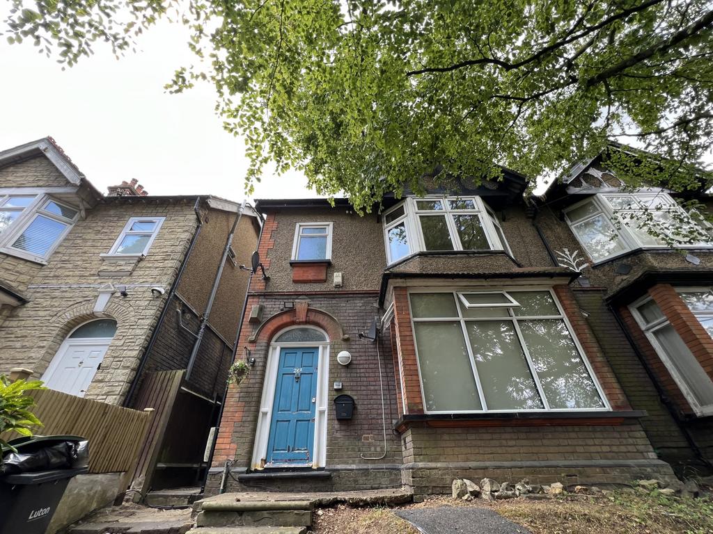2 bed flat to rent London Road, Luton LU1