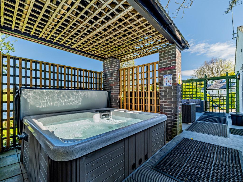 Tyn Llyn Hot Tub