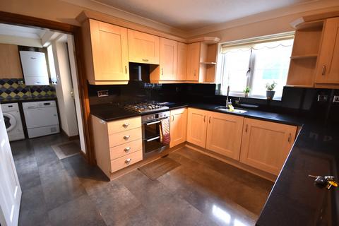 4 bedroom detached house to rent, Kelso Close, Wrexham, LL13