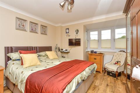 4 bedroom detached house for sale, Lower Hartlip Road, Hartlip, Sittingbourne, Kent