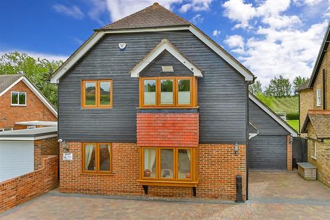 4 bedroom detached house for sale, Lower Hartlip Road, Hartlip, Sittingbourne, Kent