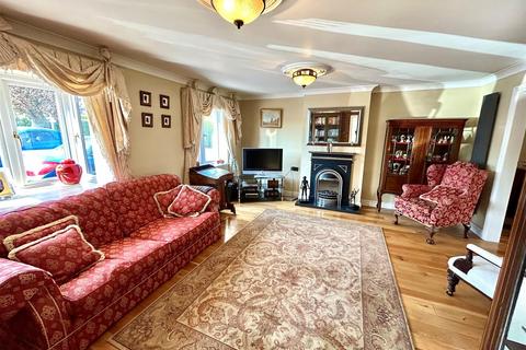 4 bedroom detached house for sale, Lower Hartlip Road, Hartlip, Sittingbourne, Kent