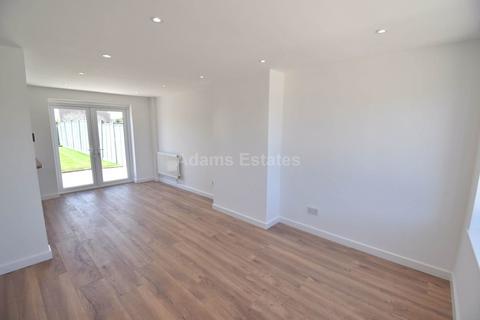 3 bedroom end of terrace house for sale, Fawley Road, Reading