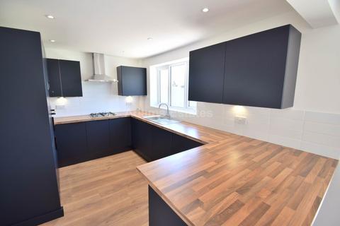3 bedroom end of terrace house for sale, Fawley Road, Reading