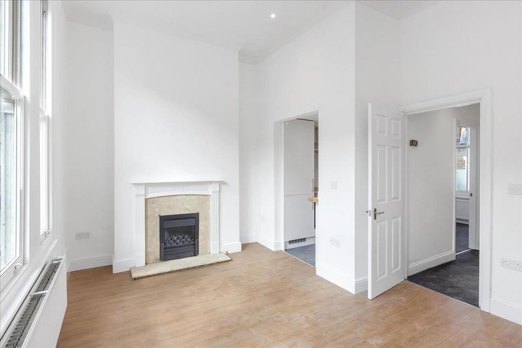 Greyhound Road, Hammersmith, London, W6 2 bed apartment for sale £375,000
