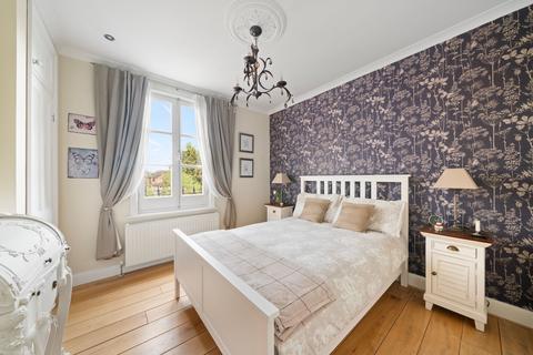 4 bedroom semi-detached house for sale, Gresham Road, Staines-Upon-Thames, TW18
