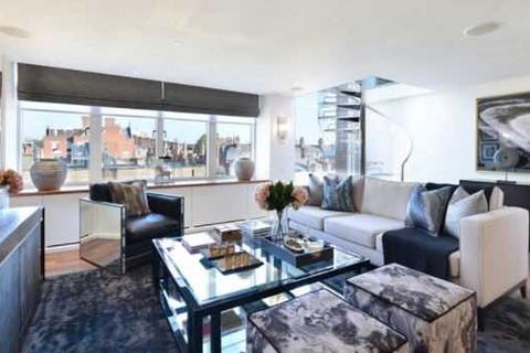 3 bedroom penthouse to rent, London W8