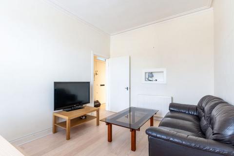 2 bedroom flat to rent, 2665L – Hillend Place, Edinburgh, EH8 7AE