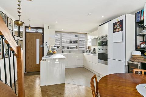 15 Paxton Close, Richmond, TW9 2AW