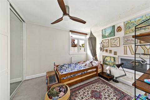 15 Paxton Close, Richmond, TW9 2AW