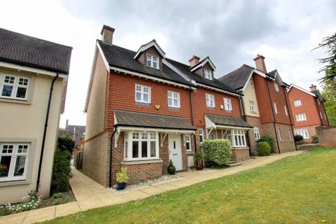 3 bedroom townhouse for sale, St. Pauls On The Green, Haywards Heath, RH16