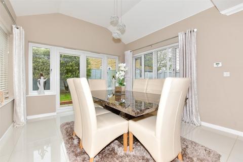 22 Corbett Road, Hawkinge, Folkestone, CT18 7SP