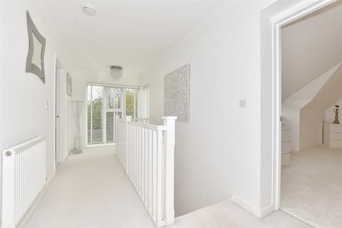 22 Corbett Road, Hawkinge, Folkestone, CT18 7SP