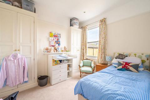 3 bedroom flat to rent, Thornbury road, Clapham Park, London, SW2