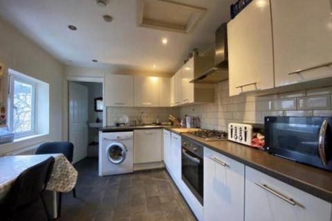 3 bedroom flat to rent, Stapleton Road, Bristol BS5