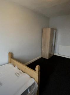 3 bedroom flat to rent, Stapleton Road, Bristol BS5