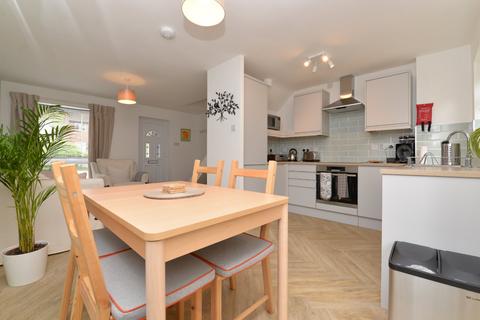 4 Bankside, Lymington, SO41 8YF