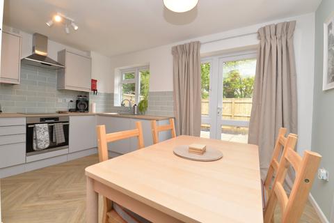 4 Bankside, Lymington, SO41 8YF