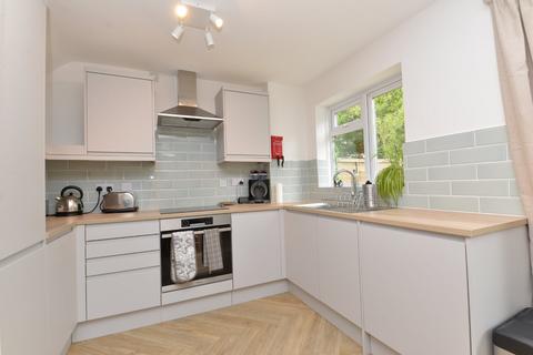 4 Bankside, Lymington, SO41 8YF