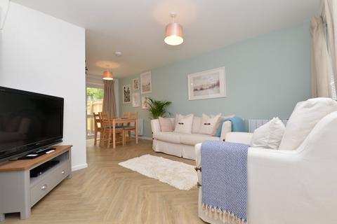 4 Bankside, Lymington, SO41 8YF