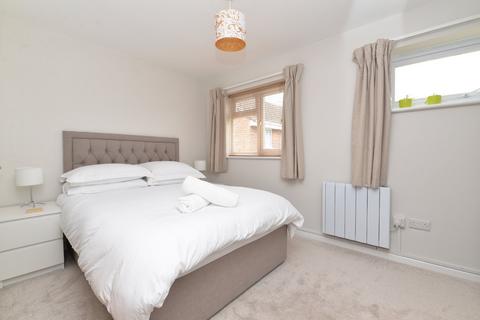 4 Bankside, Lymington, SO41 8YF