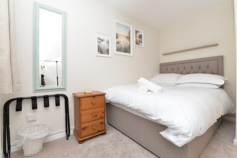 4 Bankside, Lymington, SO41 8YF