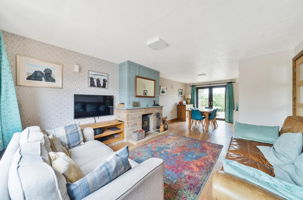 Road, Chard, Somerset, TA20 4 bed bungalow for sale £450,000
