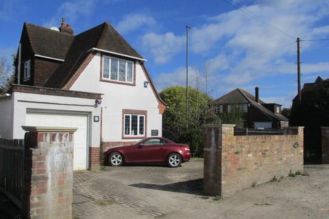 3 bedroom detached house for sale, Moorhayes Drive, Laleham, Staines Upon Thames, TW18