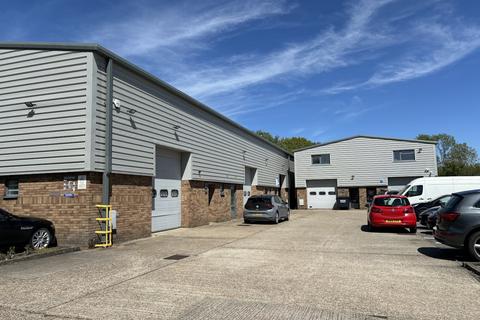 Industrial unit to rent, Unit 8 Park Gate Business Centre, Chandlers Way, Park Gate, Southampton, SO31 1FQ