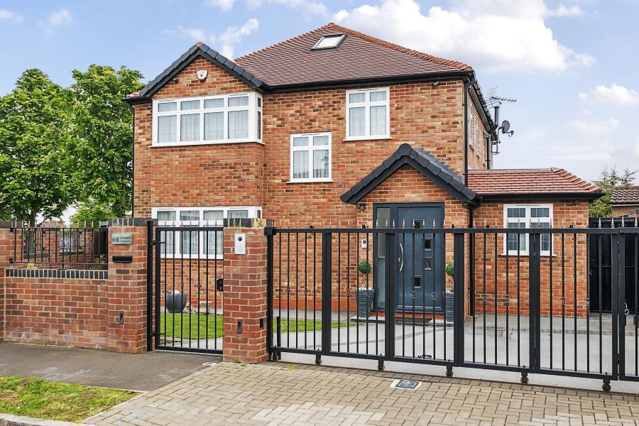 Woodhill Crescent, Kenton, HA3 0LY 6 bed detached house for sale £