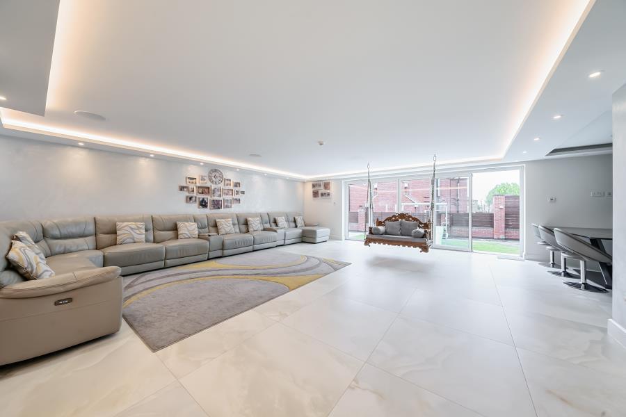 Woodhill Crescent, Kenton, HA3 0LY 6 bed detached house for sale £