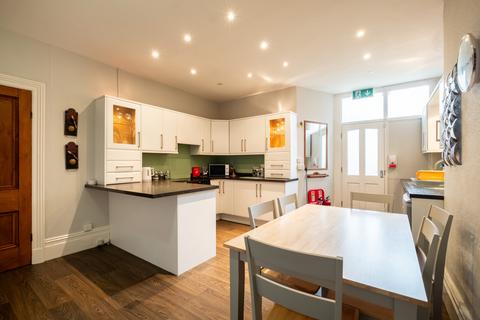West Bank Avenue, Lytham St. Annes, FY8