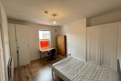 2 bedroom terraced house to rent, Leeds LS6