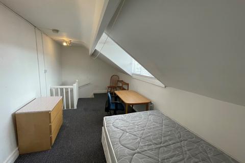 2 bedroom terraced house to rent, Leeds LS6