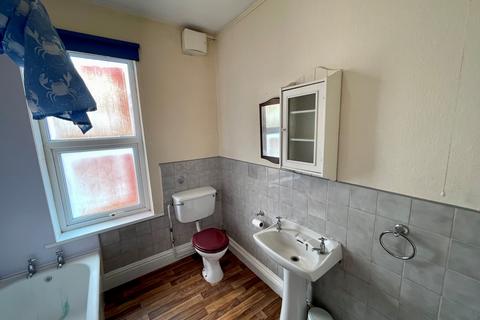 2 bedroom terraced house to rent, Leeds LS6