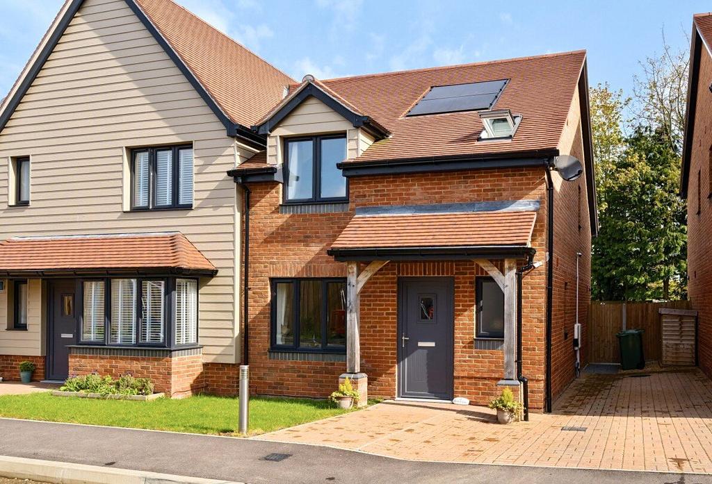 Roebuck Close, 3 bed semidetached house for sale £410,000