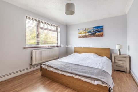 1 bedroom maisonette to rent, Ravenscroft Crescent London SE9