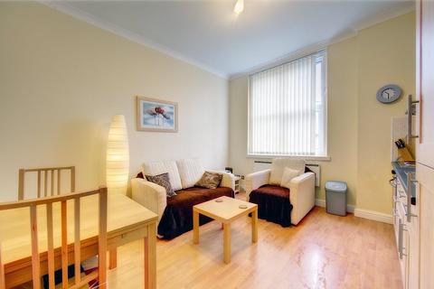 1 bedroom flat to rent, Tower House, Tower Street, City Centre