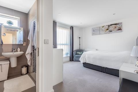 2 bedroom apartment to rent, Plaistow Lane Bromley BR1