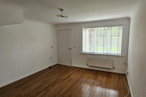 3 bedroom semi-detached house to rent, Sanderson Villas, Gateshead NE8