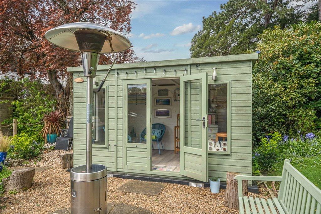 Bar/Outbuilding