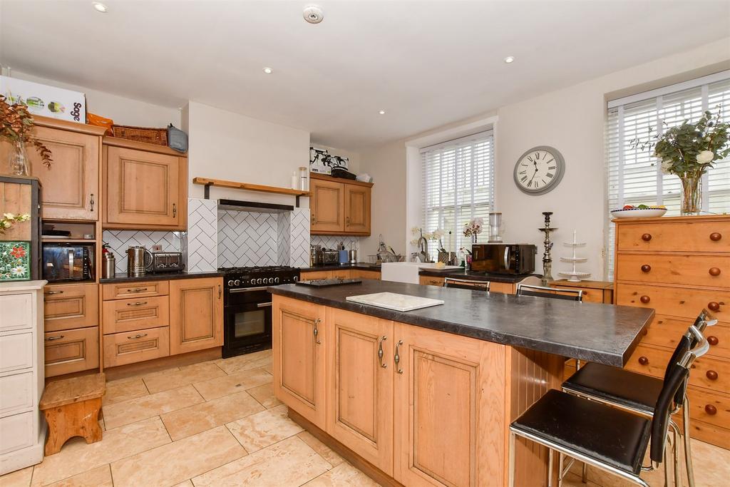 Kitchen/Breakfast Area