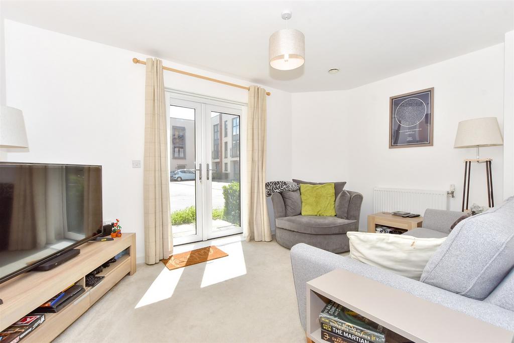 Longley Road, Chichester, West Sussex 2 bed ground floor for