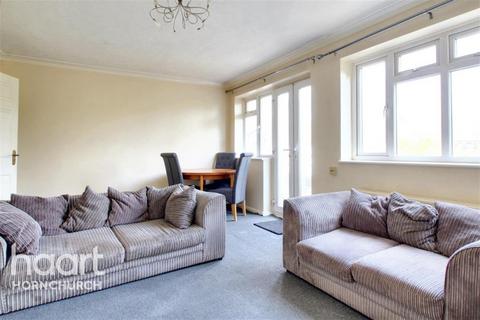 2 bedroom flat to rent, Aldingham Court