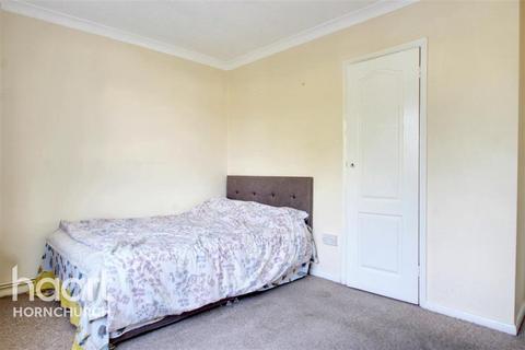 2 bedroom flat to rent, Aldingham Court