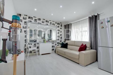 4 bedroom flat for sale, North Circular Road, London, NW2